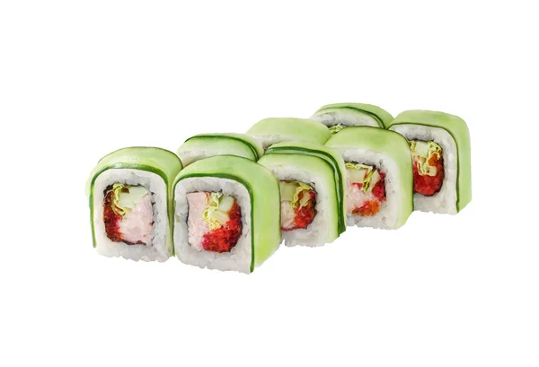 Rouleau de sushi avec avocat, chair de crabe et caviar Masago isolé sur fond blanc — Photo