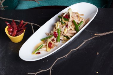 Çin usulü tavuk salata Restoran natürmort