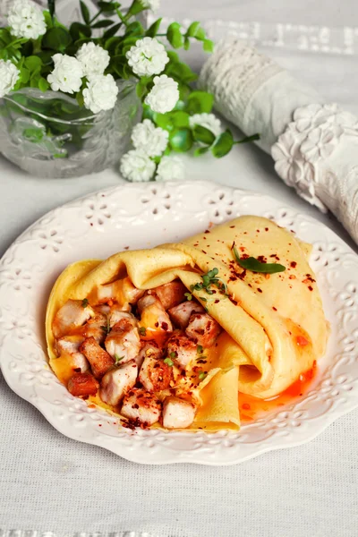 Pfannkuchen mit Hühnerstillleben der Provence, rustikal, Gourmet, Restaurant, — Stockfoto