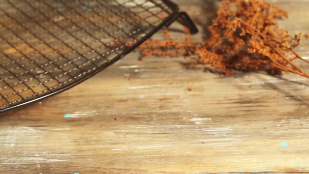 Porridge di farina d'avena con natura morta di ciliegie su uno sfondo nero colazione, cereali , — Video Stock