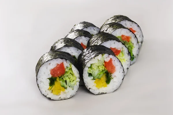 Nori roll tomate, poivron, légume, sushi végétarien — Photo