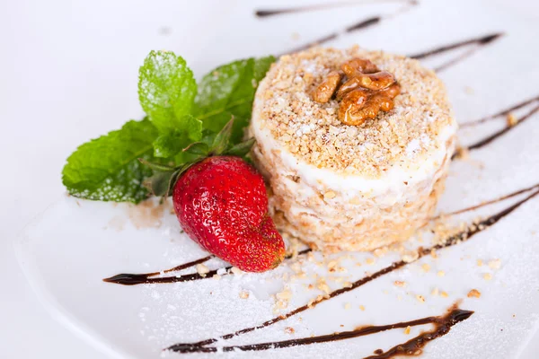 Gâteau aux noix aux fraises — Photo