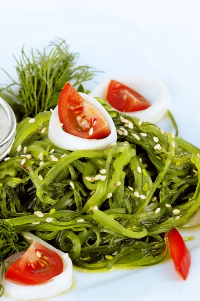 Salada Chuck com tomate cereja e gergelim — Fotografia de Stock