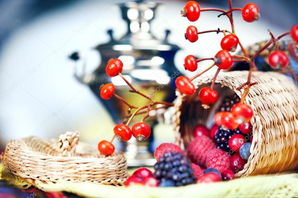 samovar and a basket with berries