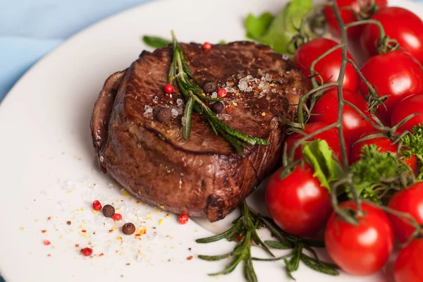 Filete con pimiento de romero y sal gruesa — Foto de Stock