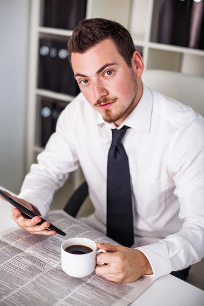 Business man Tablet — Stock Photo, Image