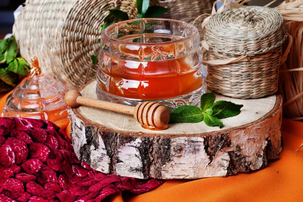 Rustic honey with a spoon on birch saw cut beautiful still life of health — Stock Photo, Image