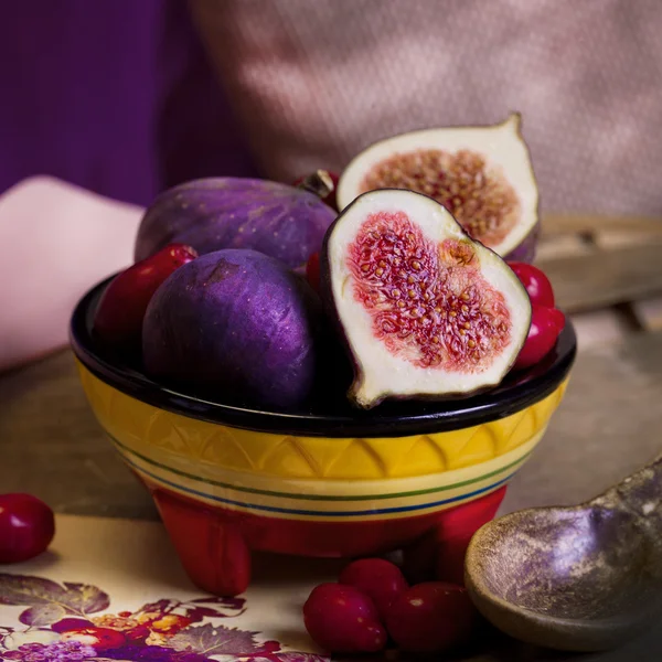 Juicy figs on the table — Stock Photo, Image