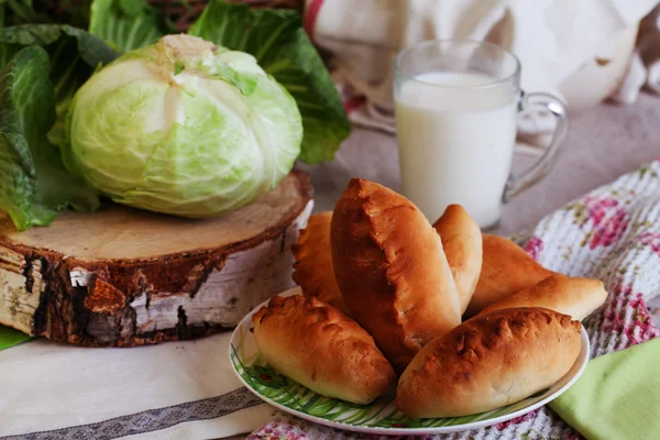 Pies cabbage and jug of milk still life with a birch cut, apptitnaya home cooking — Stock Photo, Image