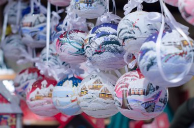 Noel pazarı dekorasyon - hassas cam topları