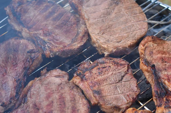 Grelha de carne, barbecue close-up — Fotografia de Stock