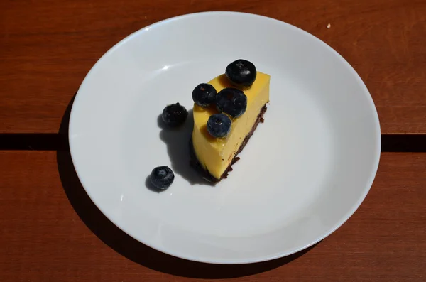 High Contrast Blueberry Cheese Cake White Dish — Stock Photo, Image