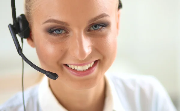 Close-up portret van een medewerker van de klantenservice op kantoor — Stockfoto