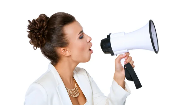 Zakelijke vrouw met megafoon schreeuwen en schreeuwen geïsoleerd op witte achtergrond — Stockfoto