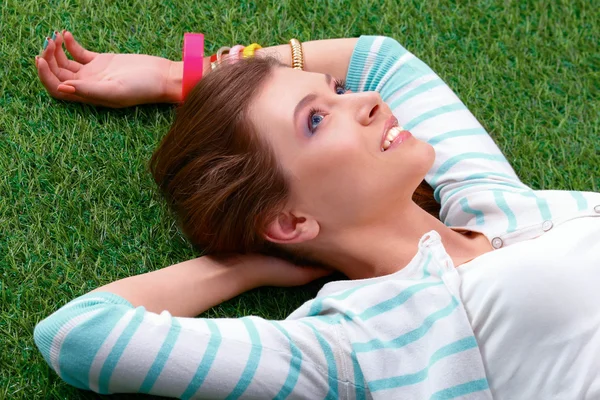 Top view of beautiful young woman holding hands behind head — Stock Photo, Image