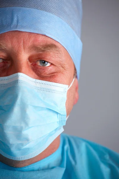 Surgeon at work in operating room. — Stock Photo, Image