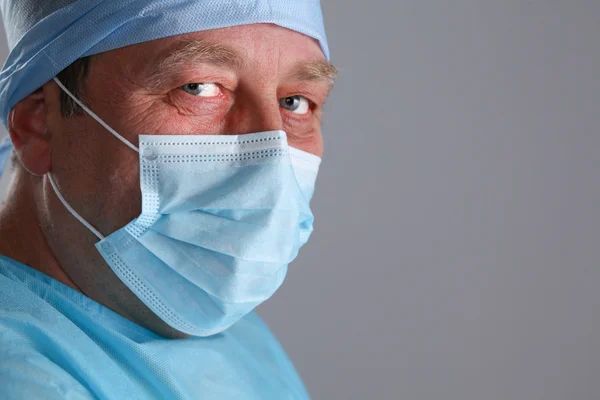 Surgeon at work in operating room. — Stock Photo, Image