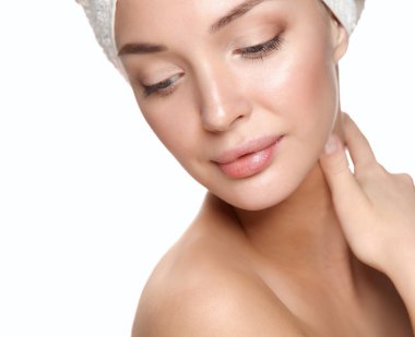 hombre que trabaja en el gimnasio