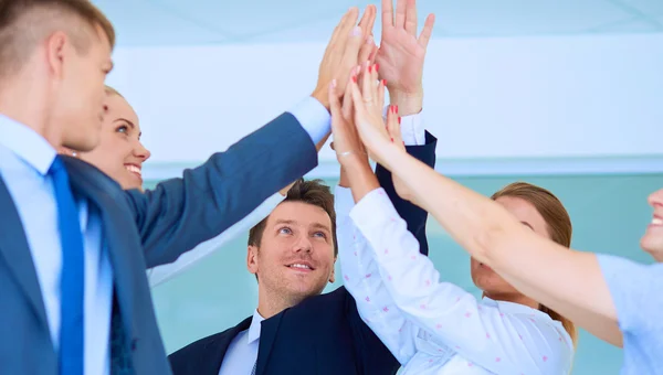 Geschäftsleute mit den Händen im Kreis — Stockfoto