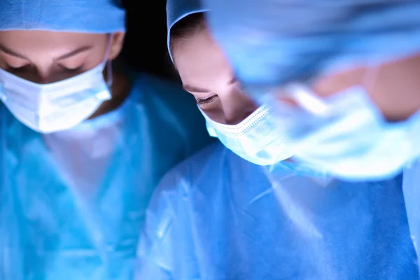 Team surgeon at work in operating room. — Stock Photo, Image