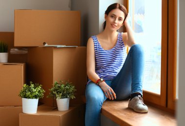 Pencere yeni evde oturan kız