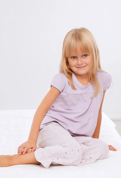 Little girl in hospital having examination — Stock Photo, Image