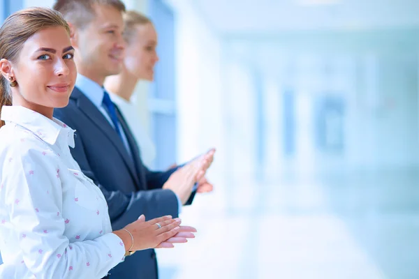 Smiling business people applauding a good presentation in the office — Stock Photo, Image