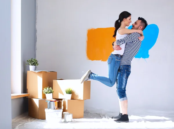 Happy young couple moving in new house — Stock Photo, Image