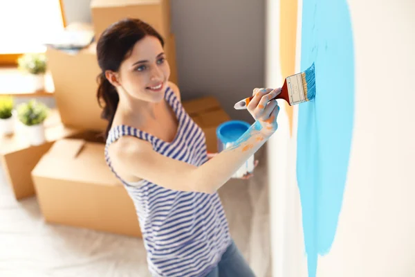 Happy smiling woman painting interior wall of new house — Stock Photo, Image