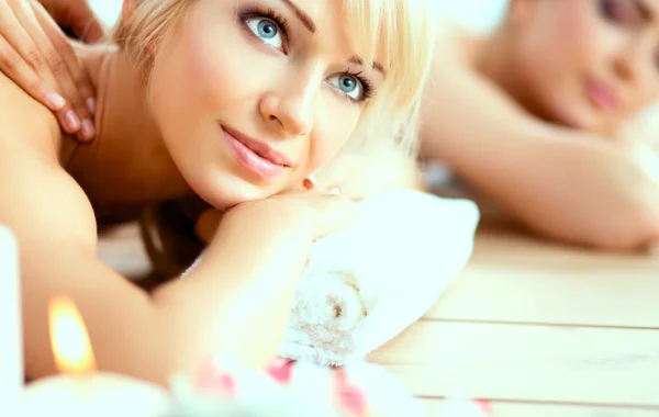 Two young beautiful women relaxing and enjoying at the spa center — Stock Photo, Image