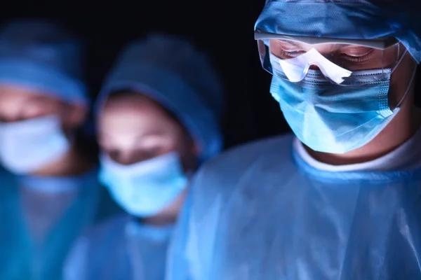 Team surgeon at work in operating room — Stock Photo, Image