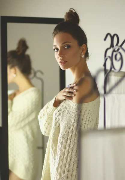 Portrait of a cute woman in sweater at home — Stock Photo, Image