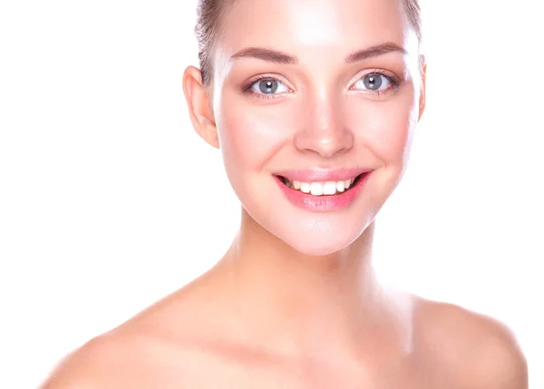 Retrato de hermosa cara de mujer joven. Aislado sobre fondo blanco . — Foto de Stock