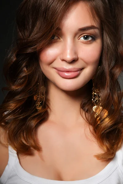 Portrait of beautiful young woman face. Isolated on white background. — Stock Photo, Image