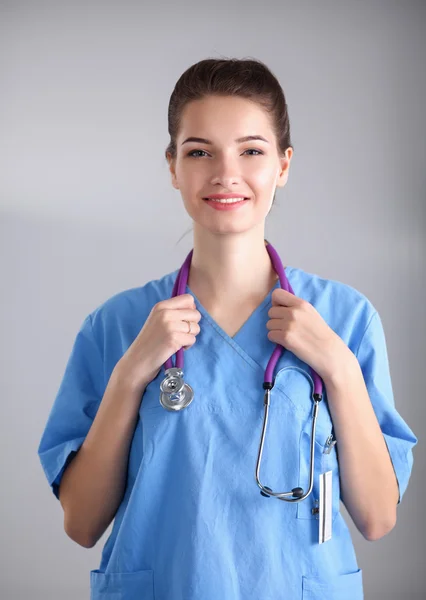 Ärztin steht im Krankenhaus — Stockfoto