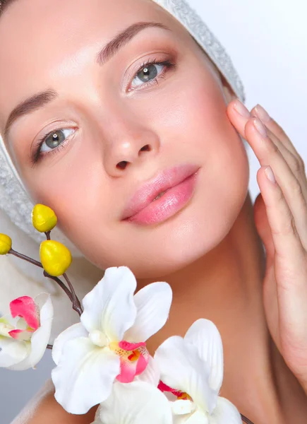 Beauty face of the young beautiful woman with flower — Stock Photo, Image