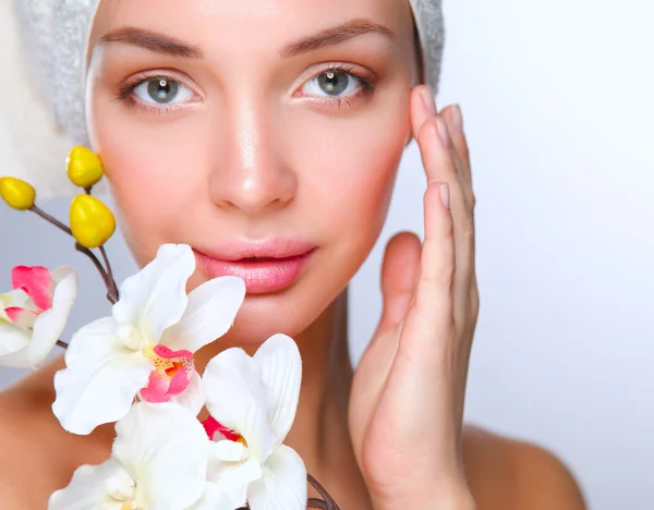 Beauty face of the young beautiful woman with flower — Stock Photo, Image