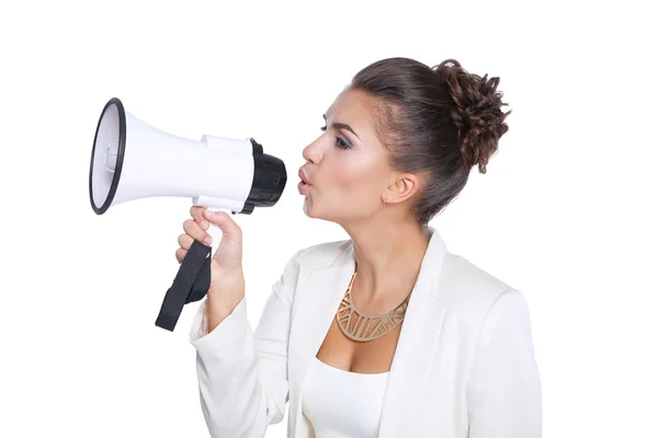 Obchodní žena s megafonem křičí a křičí izolované na bílém pozadí — Stock fotografie