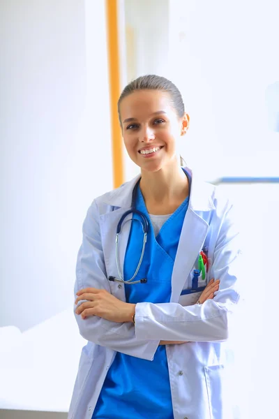 Vrouwelijke arts in het ziekenhuis — Stockfoto