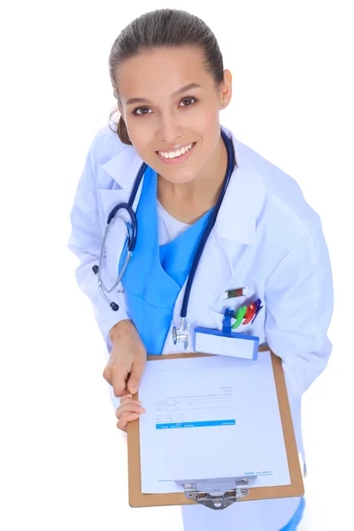 Женщина-врач с планшетом — стоковое фото