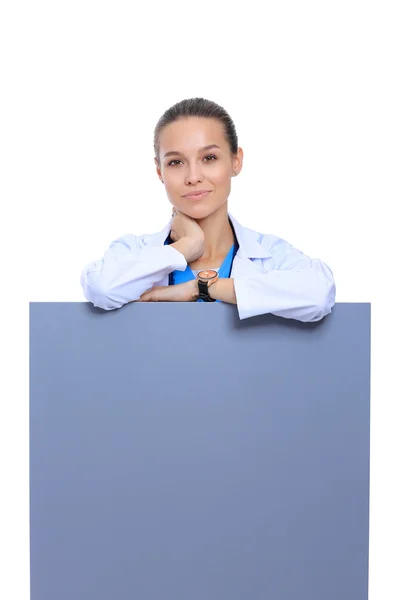 Eine Ärztin mit einer leeren Plakatwand. — Stockfoto