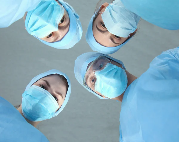 Teamchirurg aan het werk in de operatiekamer — Stockfoto