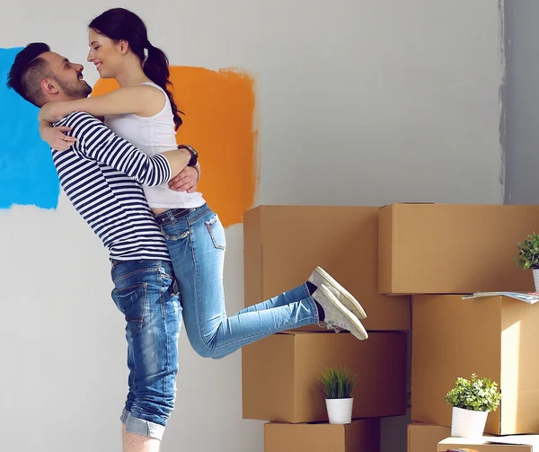 Happy young couple moving in new house — Stock Photo, Image