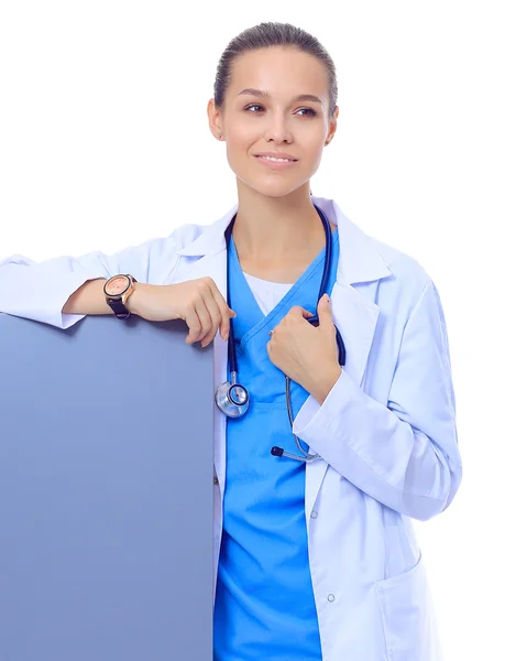 白紙の看板を持つ女性医師. — ストック写真