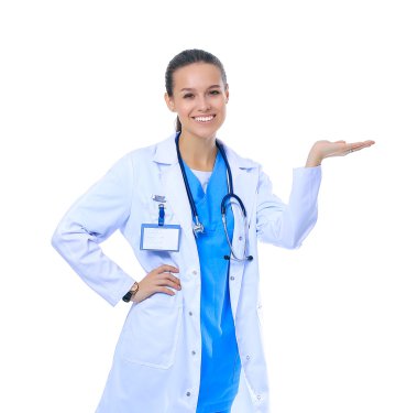 Beyaz arka planda izole edilmiş bir kadın doktorun portresi.