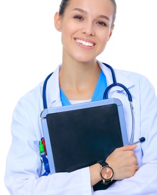 Tablet bilgisayarı olan güzel bir kadın.