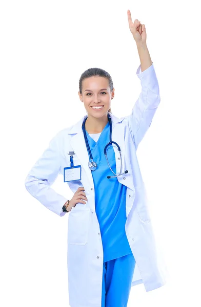 Un retrato de una doctora señalando aislada sobre fondo blanco — Foto de Stock