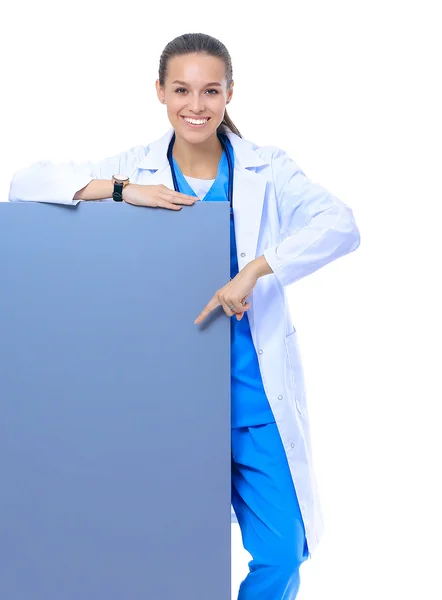 Boş reklam panosu olan bir kadın doktor.. — Stok fotoğraf