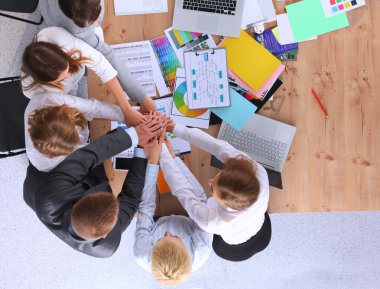 El ele tutuşan iş ekibi - takım çalışması kavramları