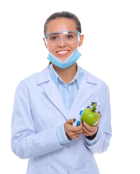 牙科医生女医生手里拿着绿色新鲜苹果和牙刷 — 图库照片